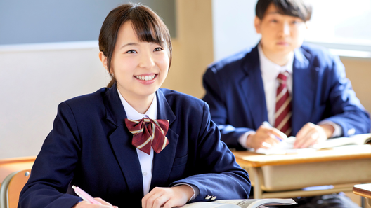 [alt=パティシエを目指す高校生のイメージ。]
