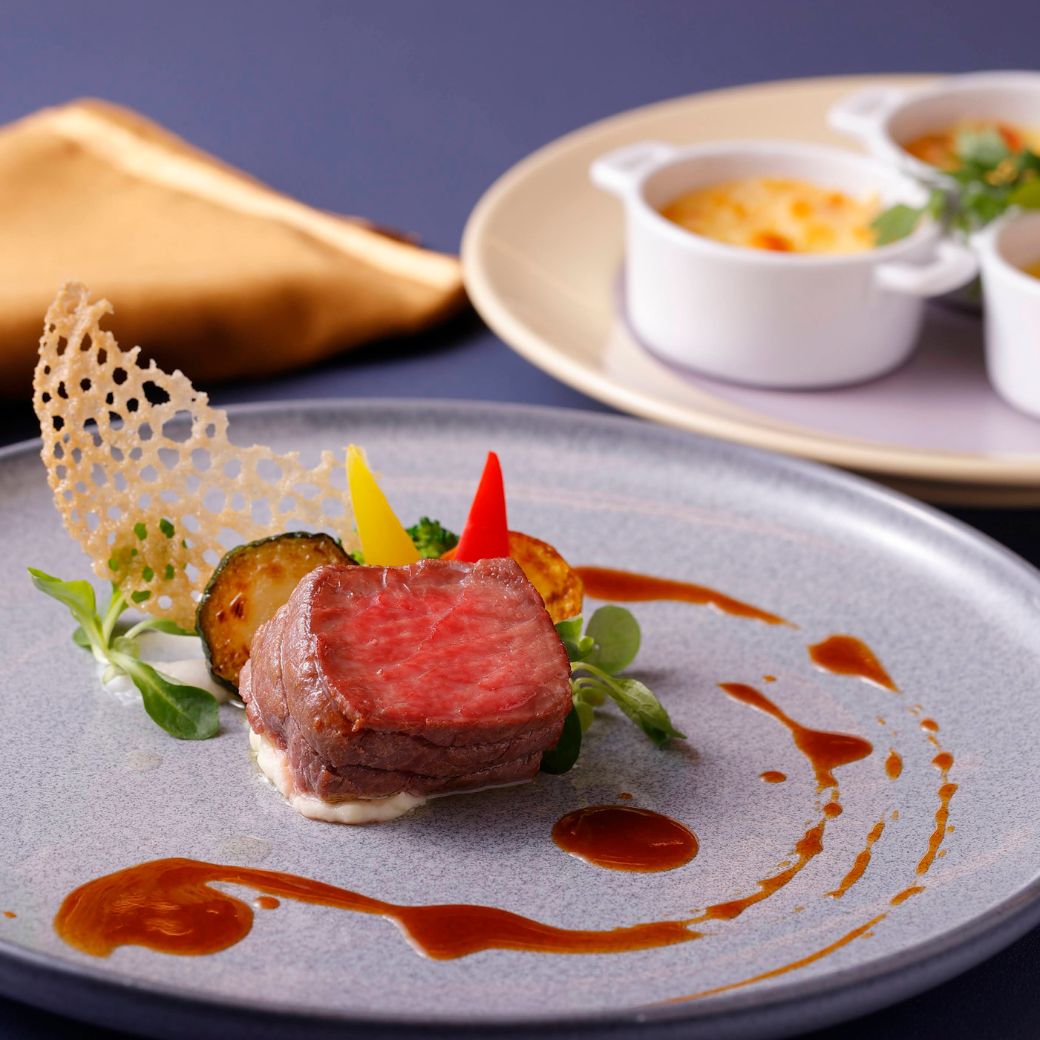 【たまごシェフクラブ】牛肉のステーキオリジナルソース・ディフィノワーズポテトパリパリチュイル添え
