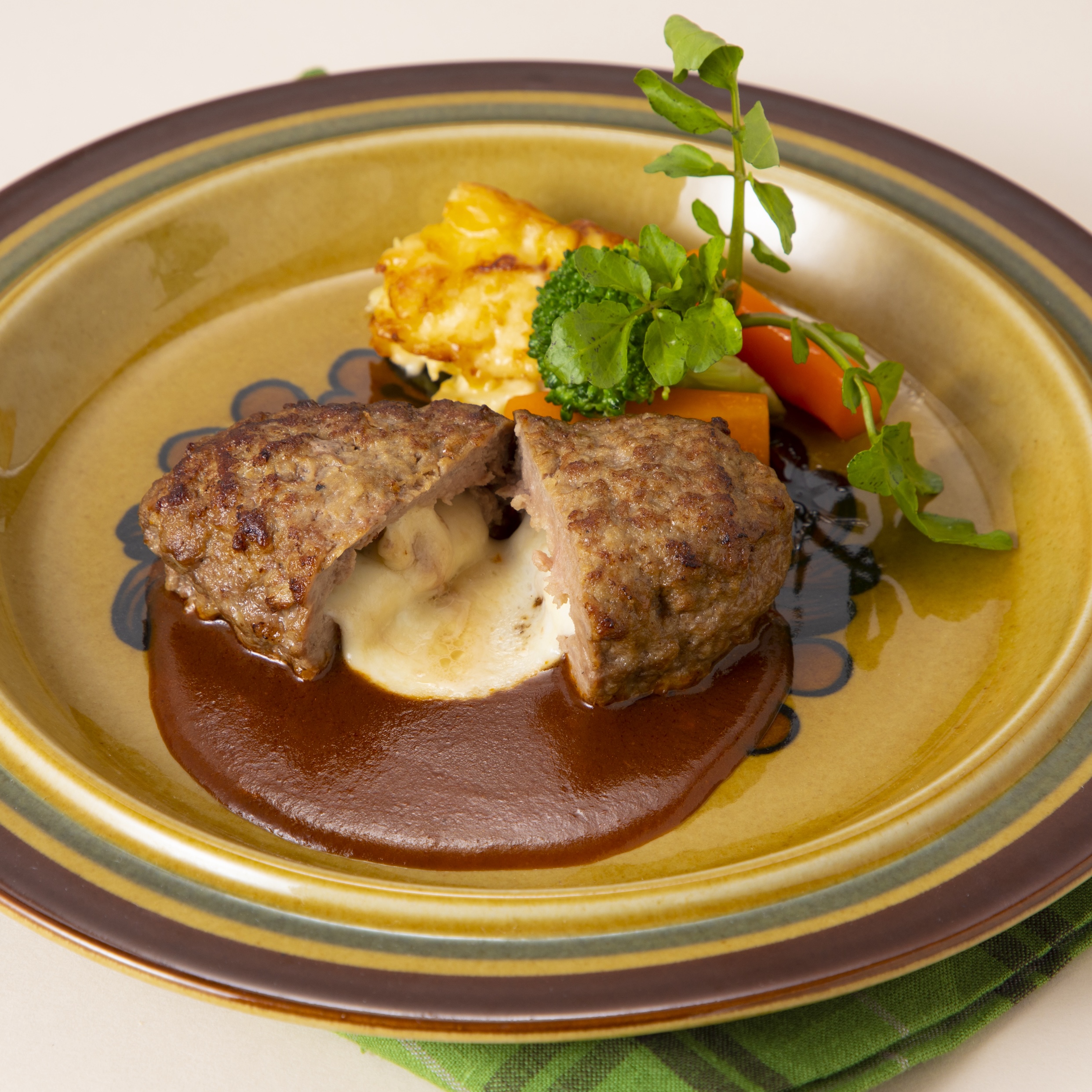 TY12/26【Western】Cheese-filled Hamburg Steak